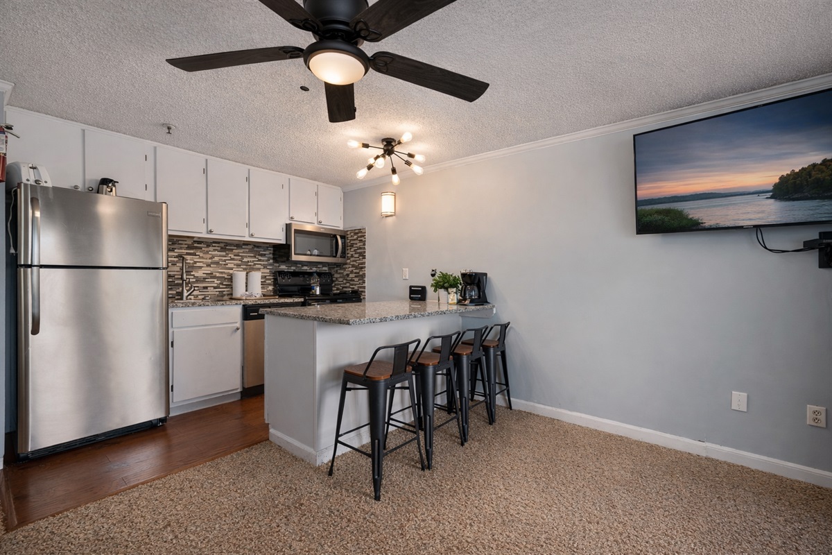 Cook up a feast and dine in style!  Guest Review Highlight Marshall Y: "Top-notch experience all around! The kitchen was fully stocked, and the little details stood out—from coffee filters to conditioner & a frying pan. It was thoughtfully prepared!"