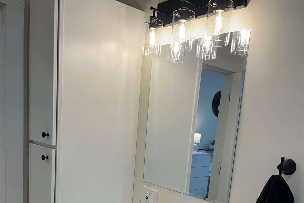 Bathroom with tub/shower