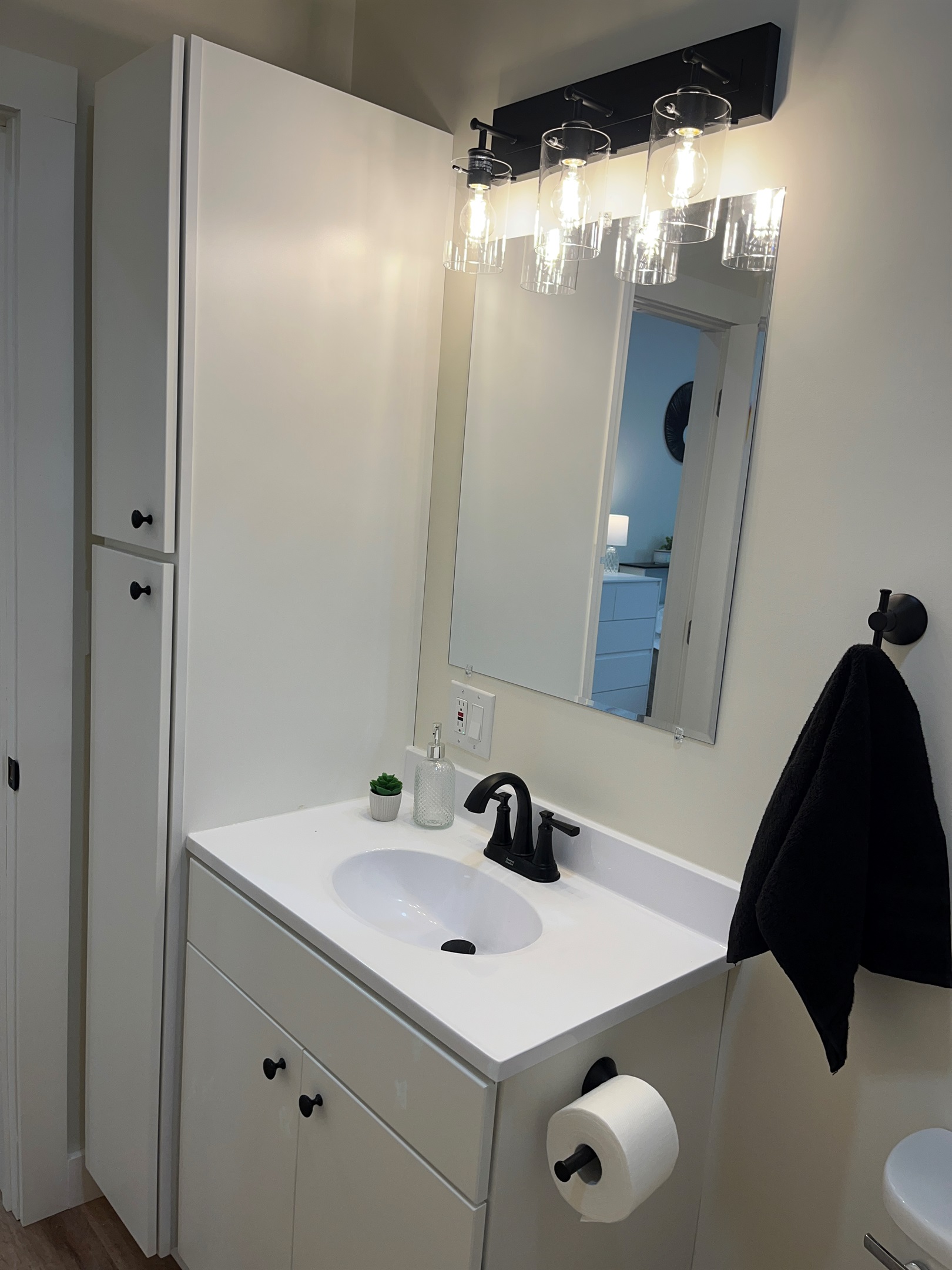 Bathroom with tub/shower