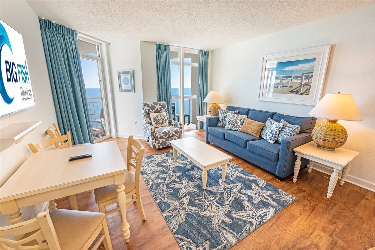 Living Room with Stunning Views🌊☀️