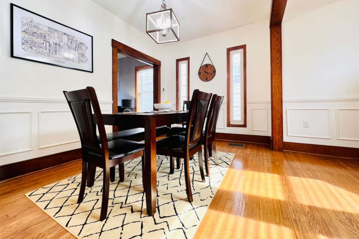 Elegant 6-seater dining table, perfect for family meals or hosting guests in a stylish setting.