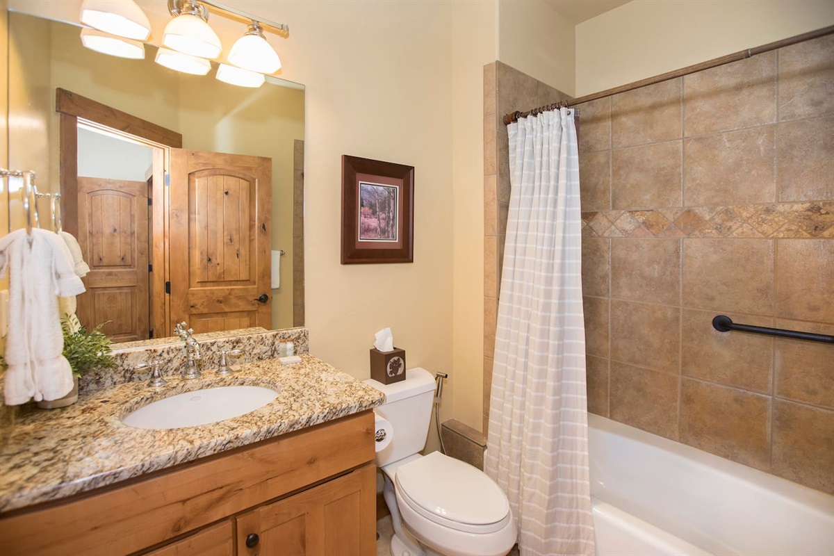 Queen bedroom bathroom