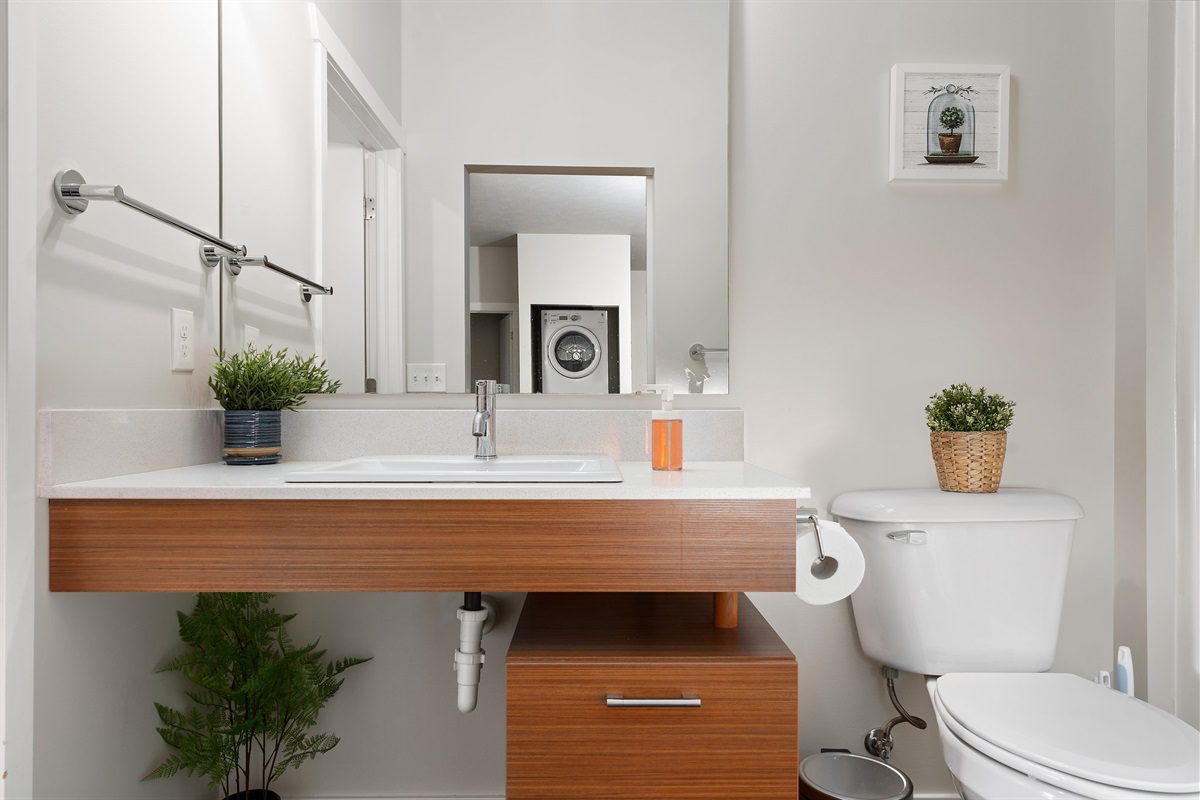 Ensuite full bathroom