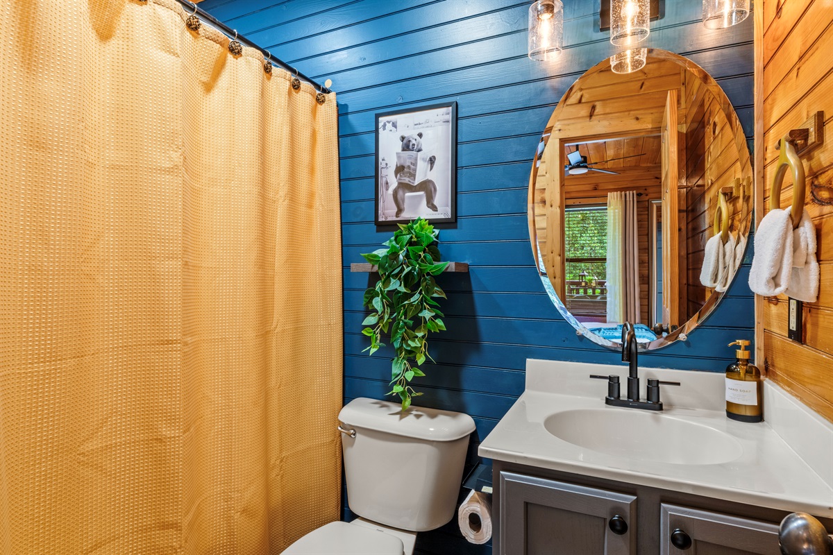 1 of 3 attached en-suite bathroom