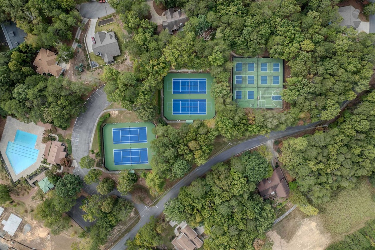 Community Arrowhead Shaped Pool | Community Lighted Courts | 6 Tennis Courts | 4 Pickleball