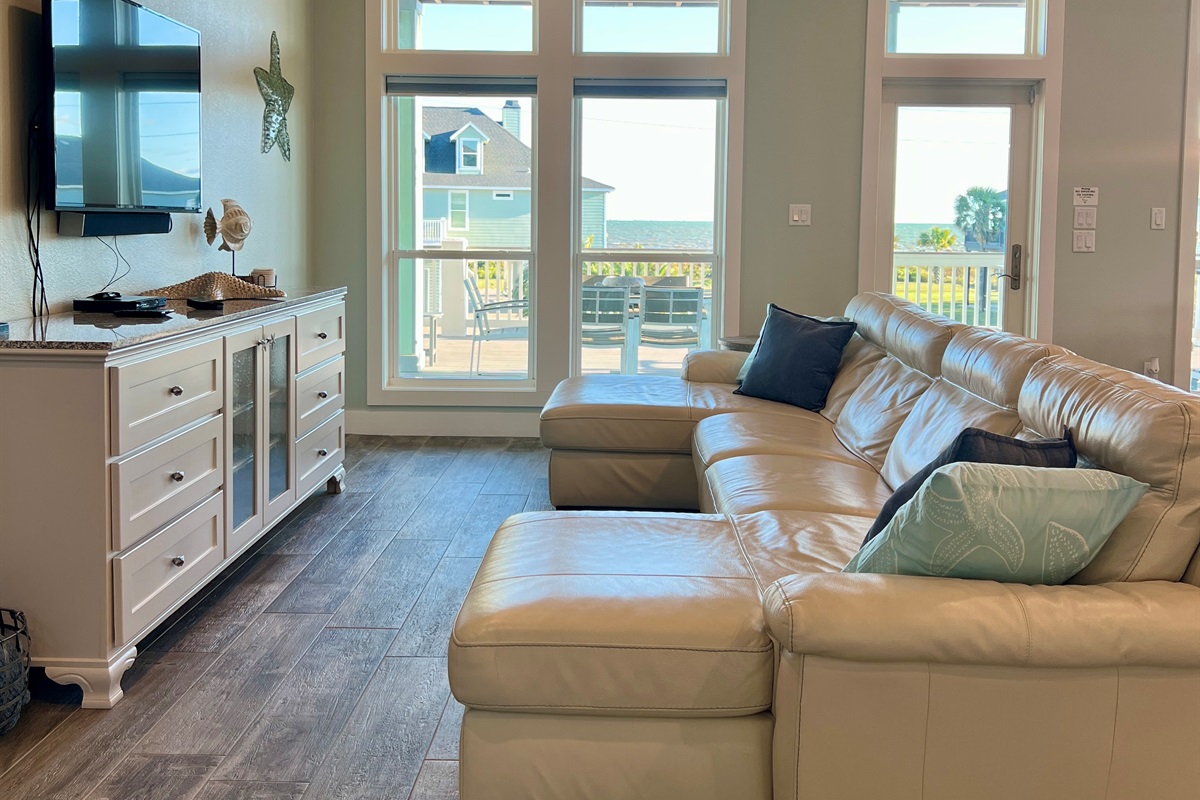 Crystal Paradise Living Room: Spacious living room with abundant natural light and an inviting open layout.