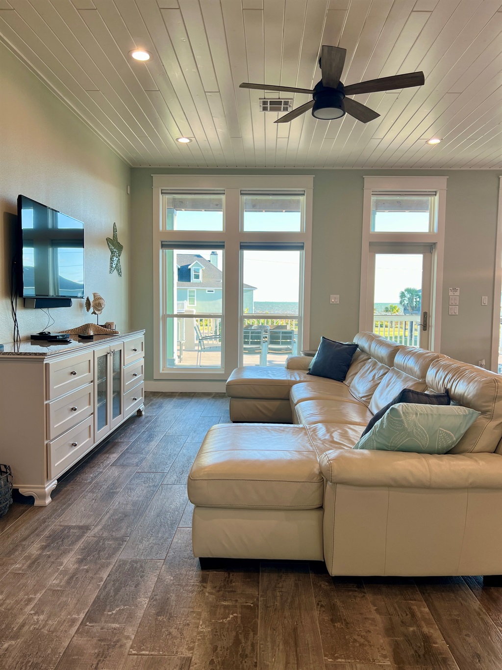 Crystal Paradise Living Room: Spacious living room with abundant natural light and an inviting open layout.