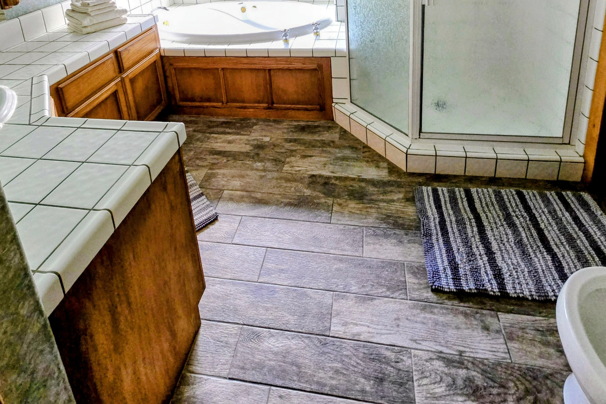2nd full bathroom- master on suite