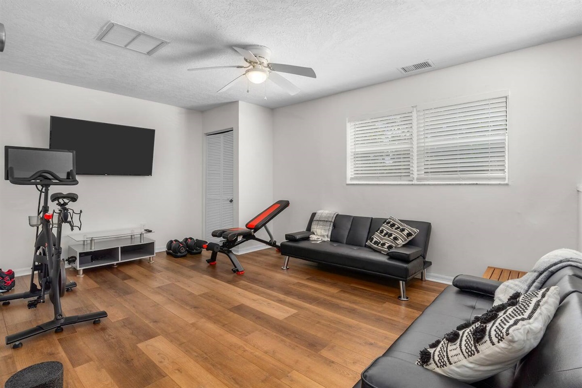 Bonus Game/Fitness Room with 2 Futons