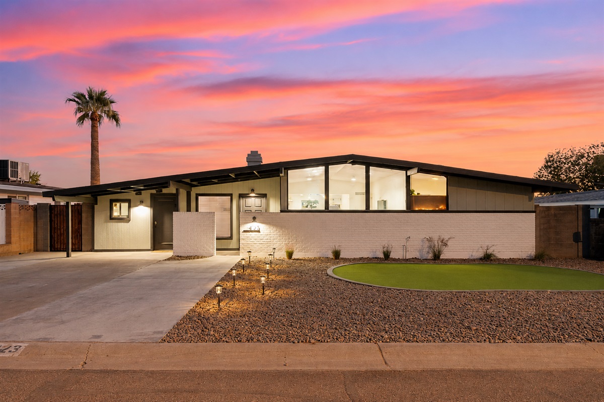 We're sure you'll love staying in this uniquely designed architecture in a great location in central Pheonix.
