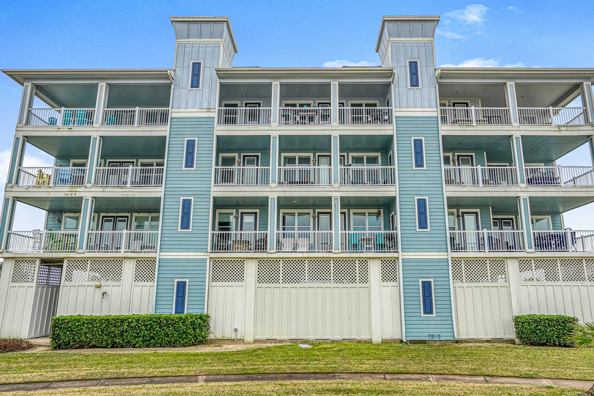 8cade3bc078d4acdaab89c0a0527a128 Large | Beachhouse | Texas | TX | Vacation Homes | Galveston | Crystal Beach | Kokomo | Breezy Days | Beachfront Elegance | Sunrise Serenity | Southern Sands Property Management, LLC
