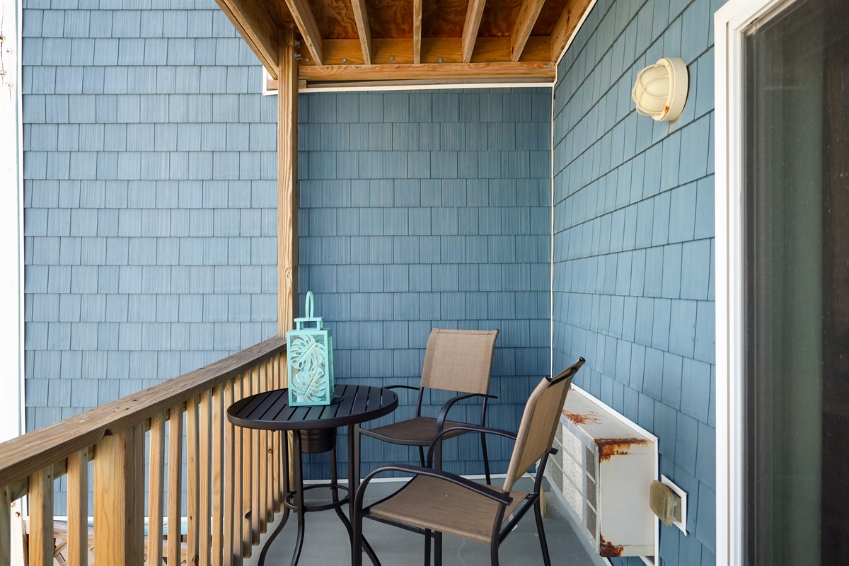 Seating on the balcony for meals and drinks!