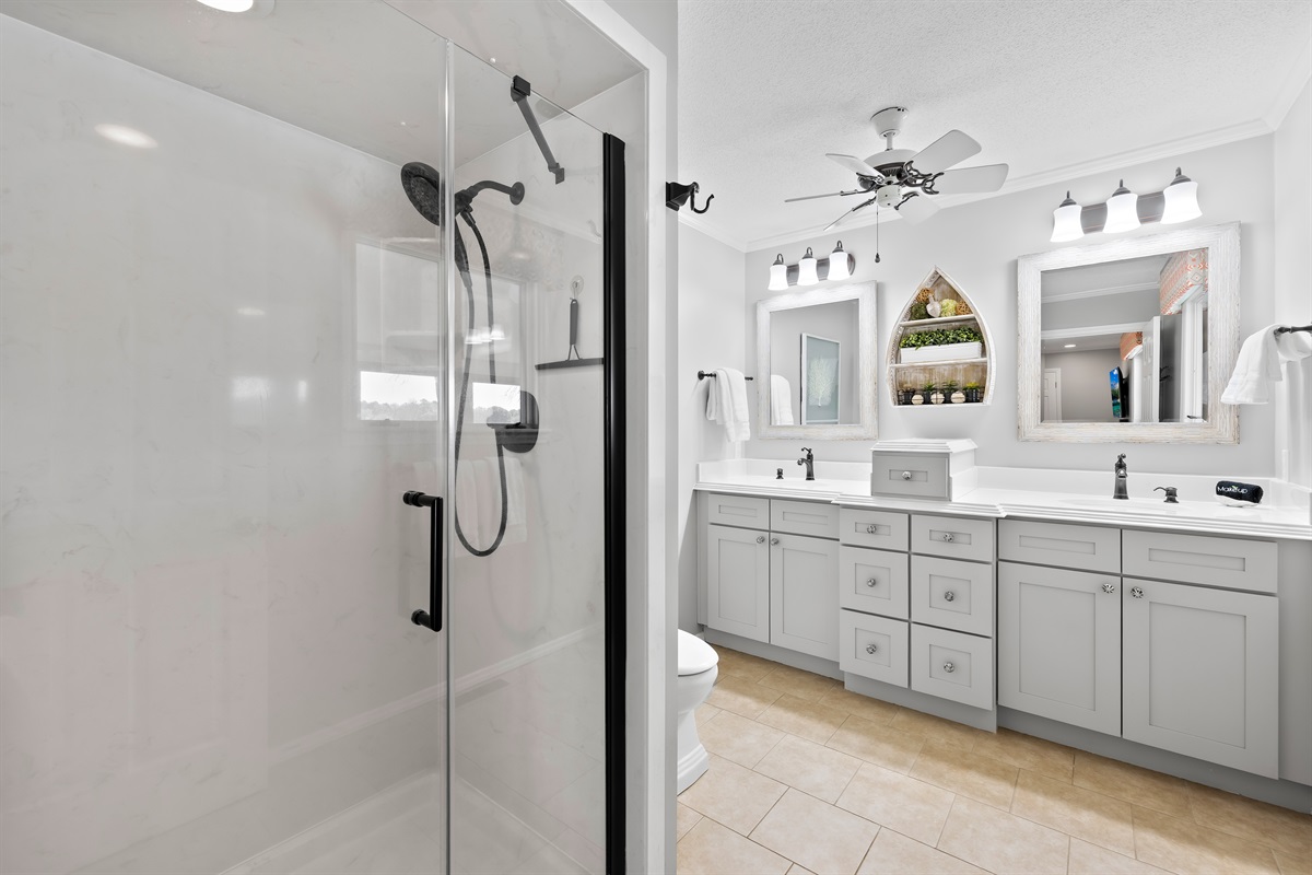 Step into the en-suite bathroom for a refresh after enjoying the lake. 