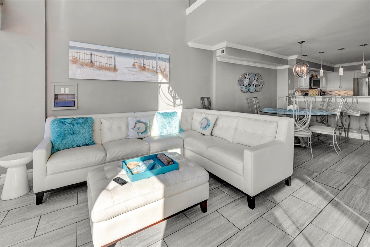 Amazing Living Room with Stunning Views🌊☀️