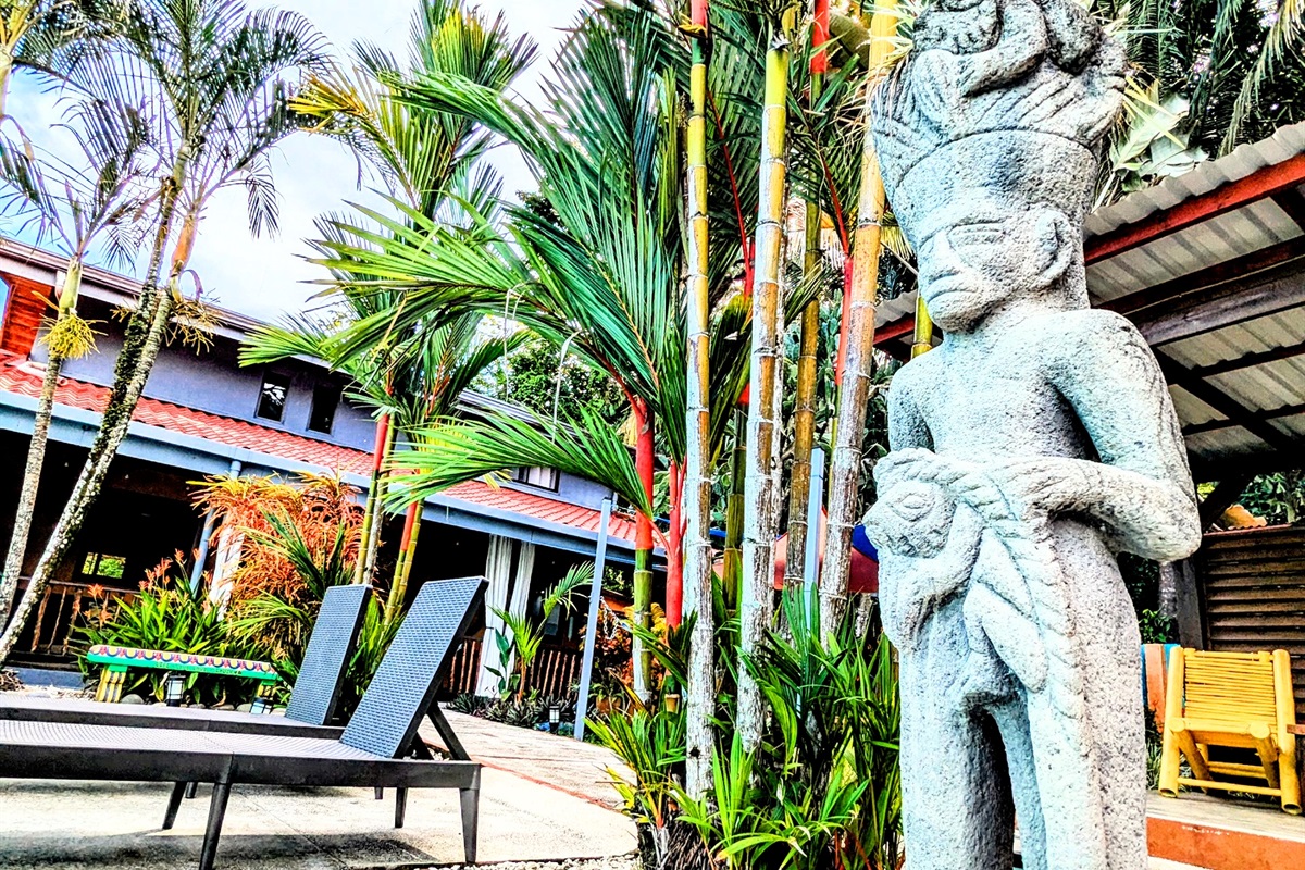 Garden art statue