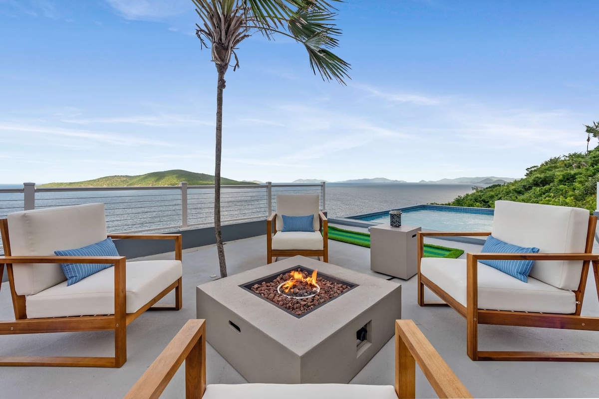 Fire pit and pool to enjoy! 