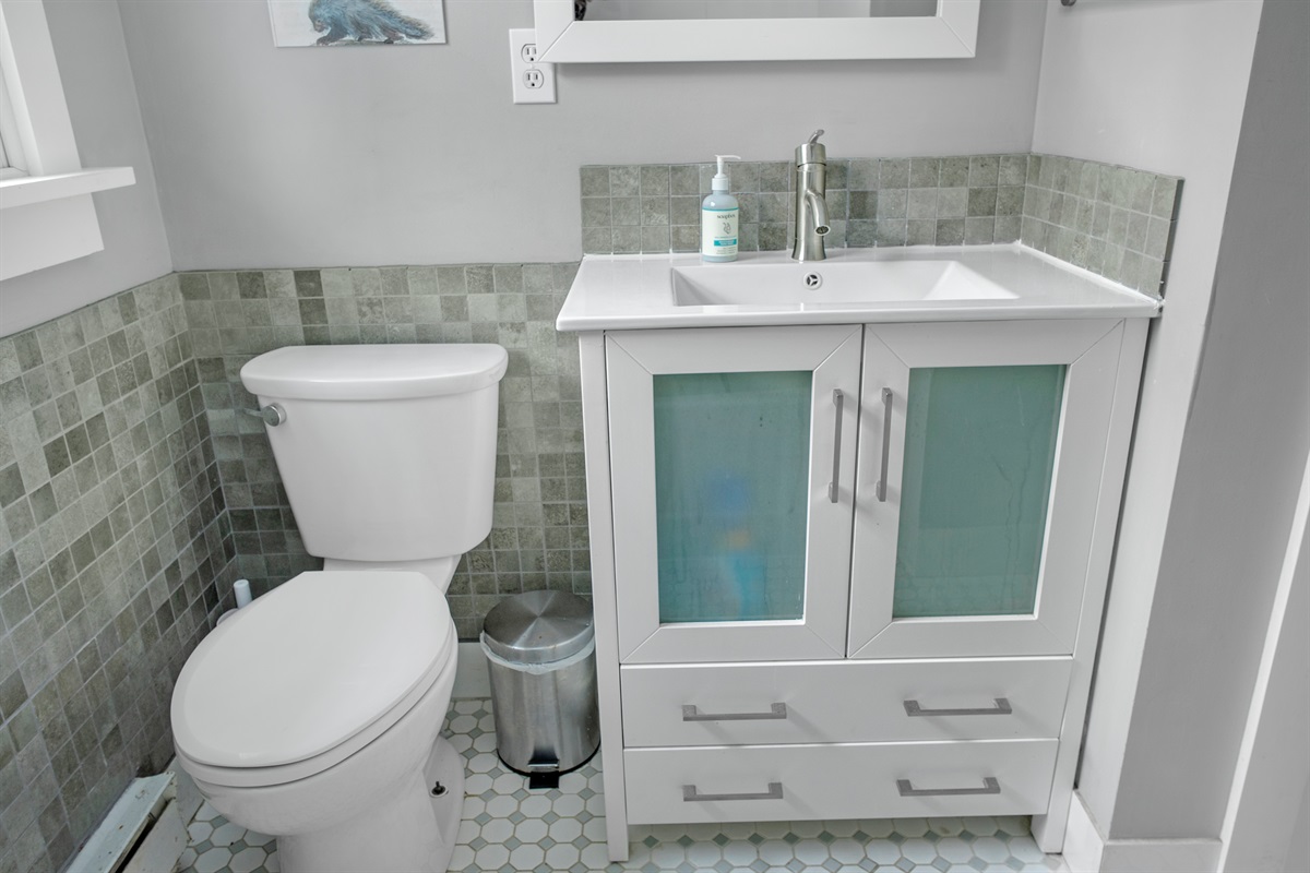 Front Bathroom - Vanity