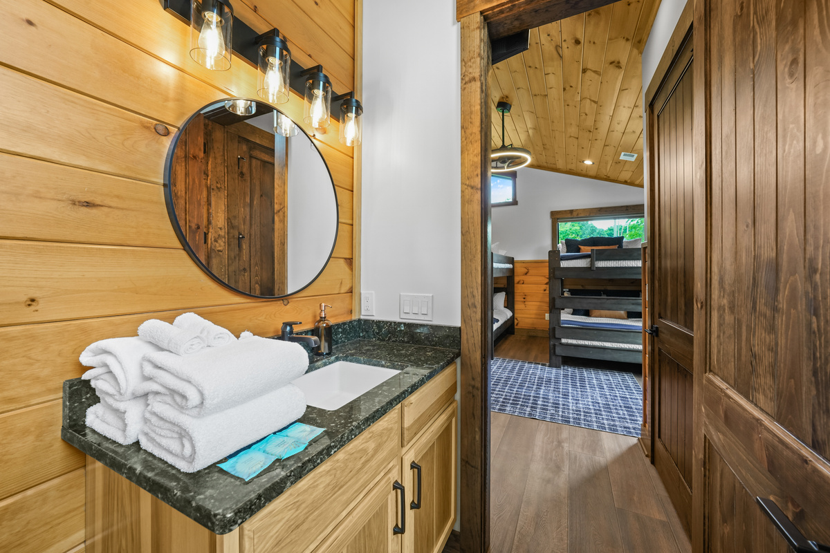 This is the bathroom en-suite to the two queen over queen bunks.
