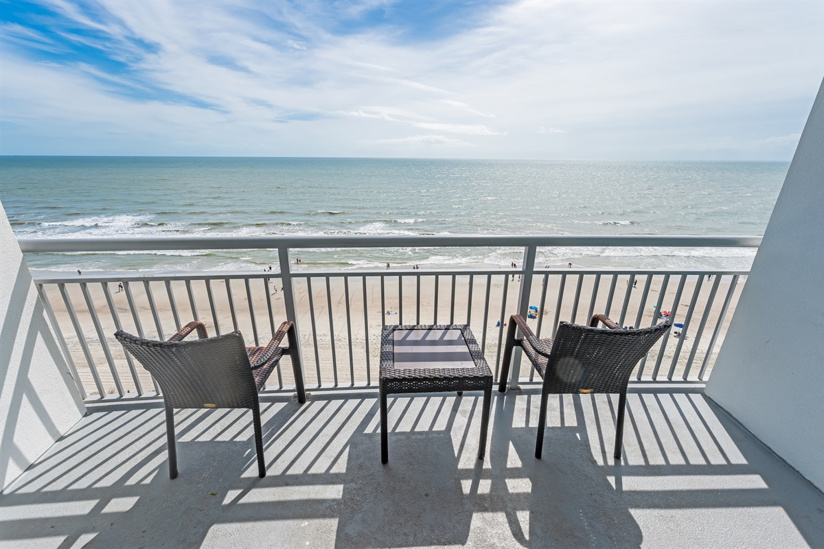 Balcony with Amazing Views of the Ocean🌊☀️