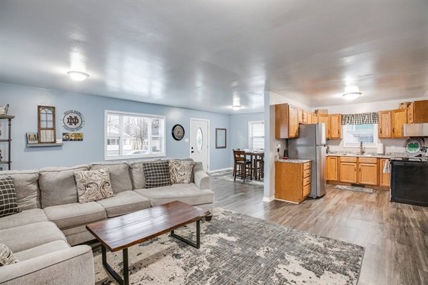 Newly Updated Smart Home 1 mile from ND & Eddy St, photo 2