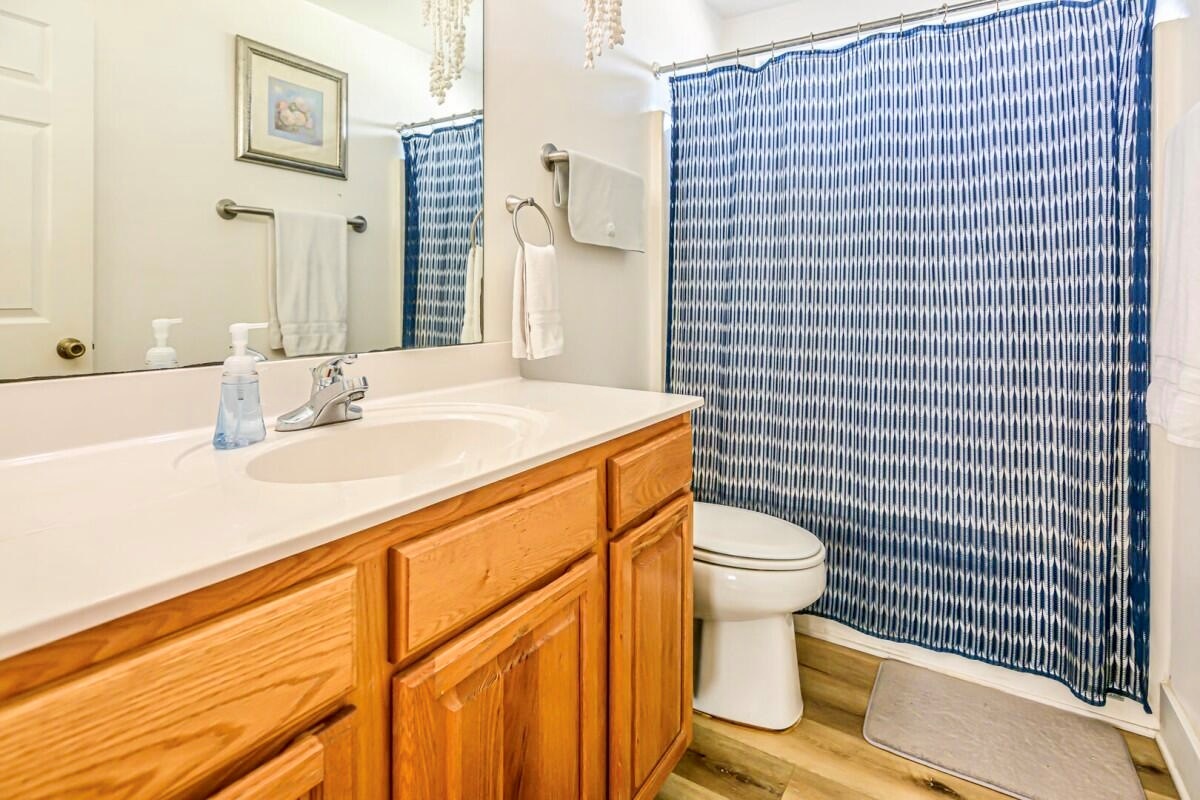 Bathroom (first floor)