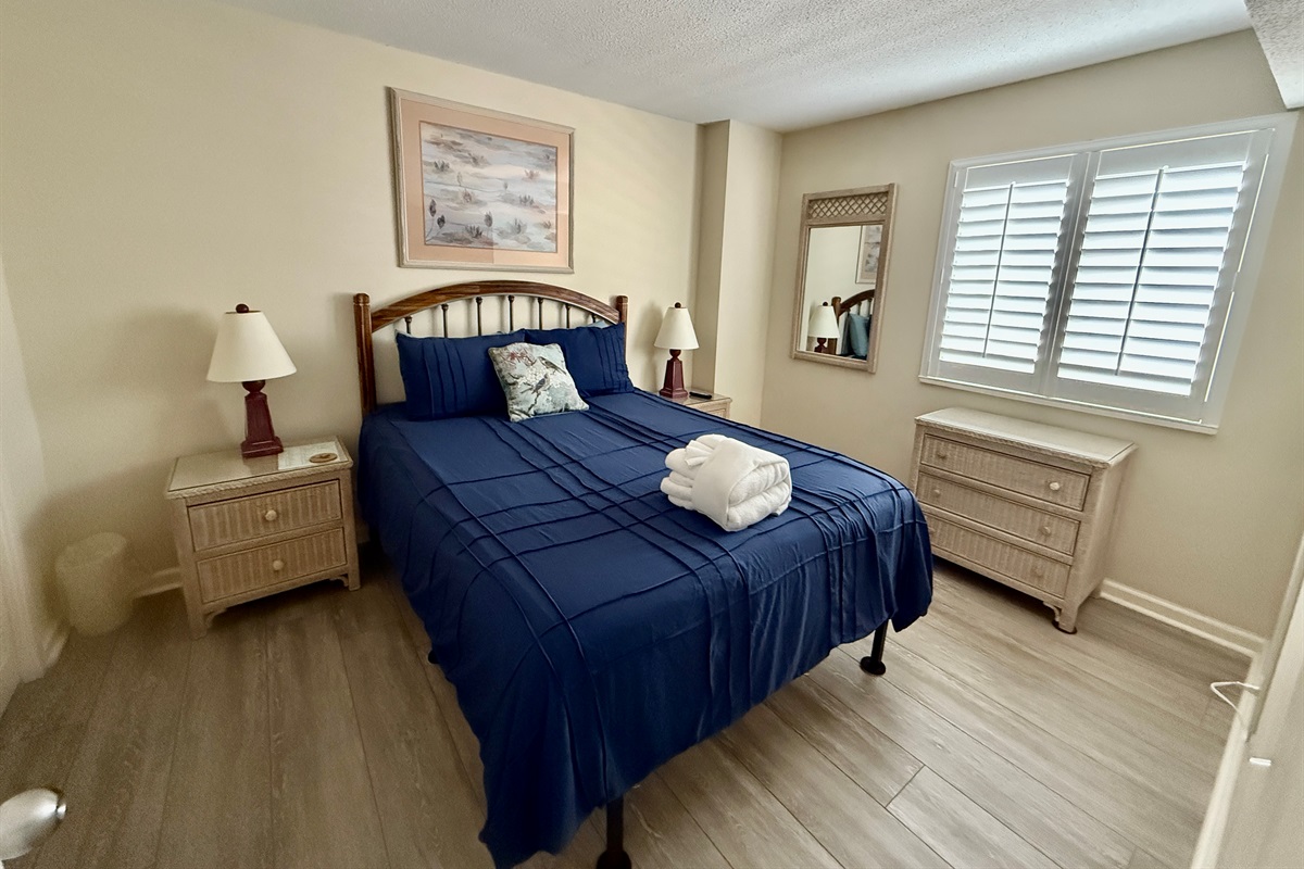 Guest Bedroom w/Queen Bed, Smart TV, Plantation Shutters