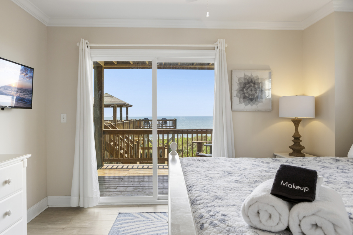 Bed & bath linens provided