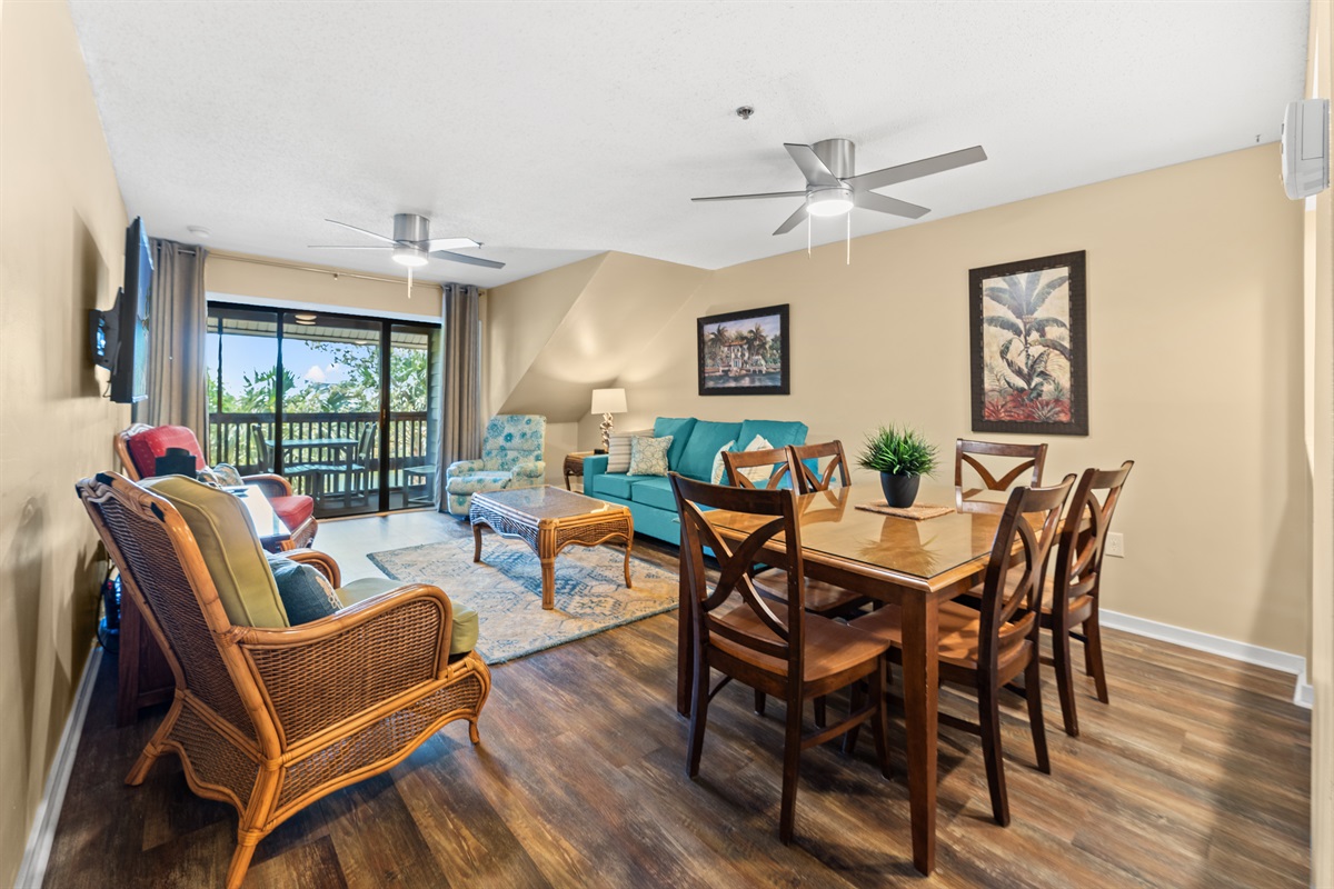Dining area right of living room with seating for 6