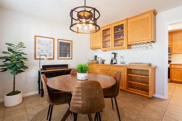 Mix a cocktail, decant your wine or make up a cheese board at the wet bar. Plenty of glassware and pool friendly glassware for all drink styles.