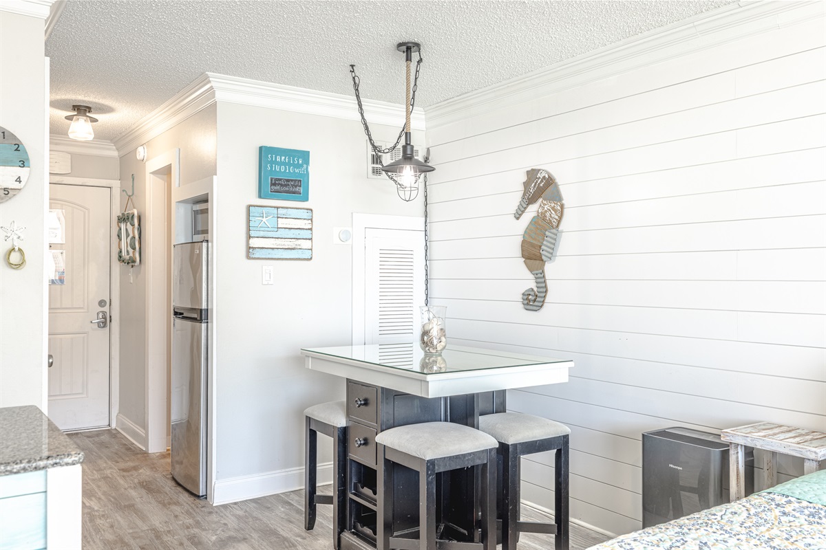 Dining area for 4