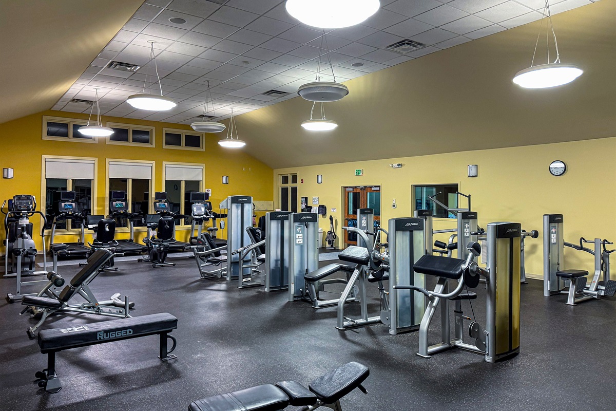 The community center is equipped with everything you need for a quick gym session. While you are working out, you can enjoy the view of the lake!