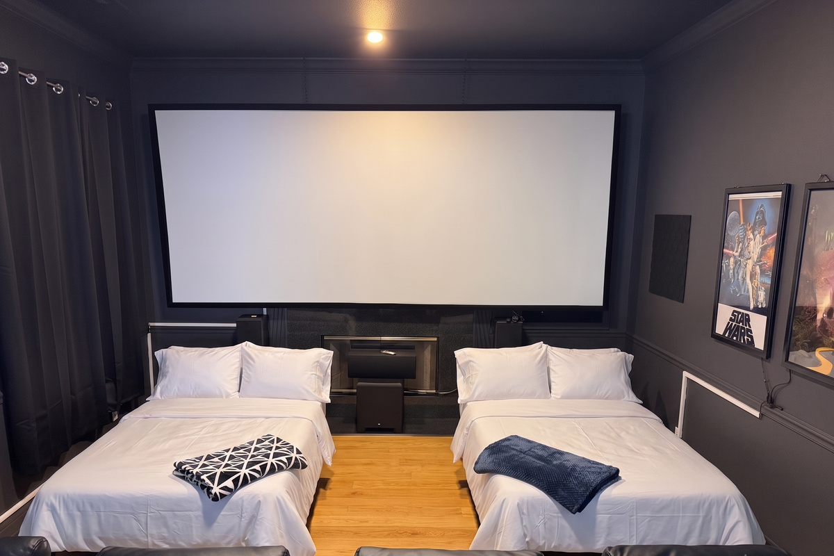 Alongside the 3 main bedrooms, you'll find a fully enclosed Theater / Flex Room acting as the 4th bedroom with two high-quality twin size roll-in beds.