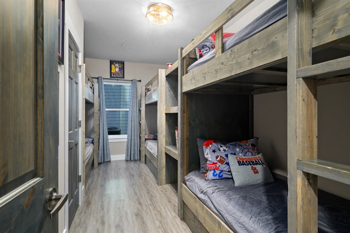 Lower level: Sports Legends bunkroom, sleeps 6
