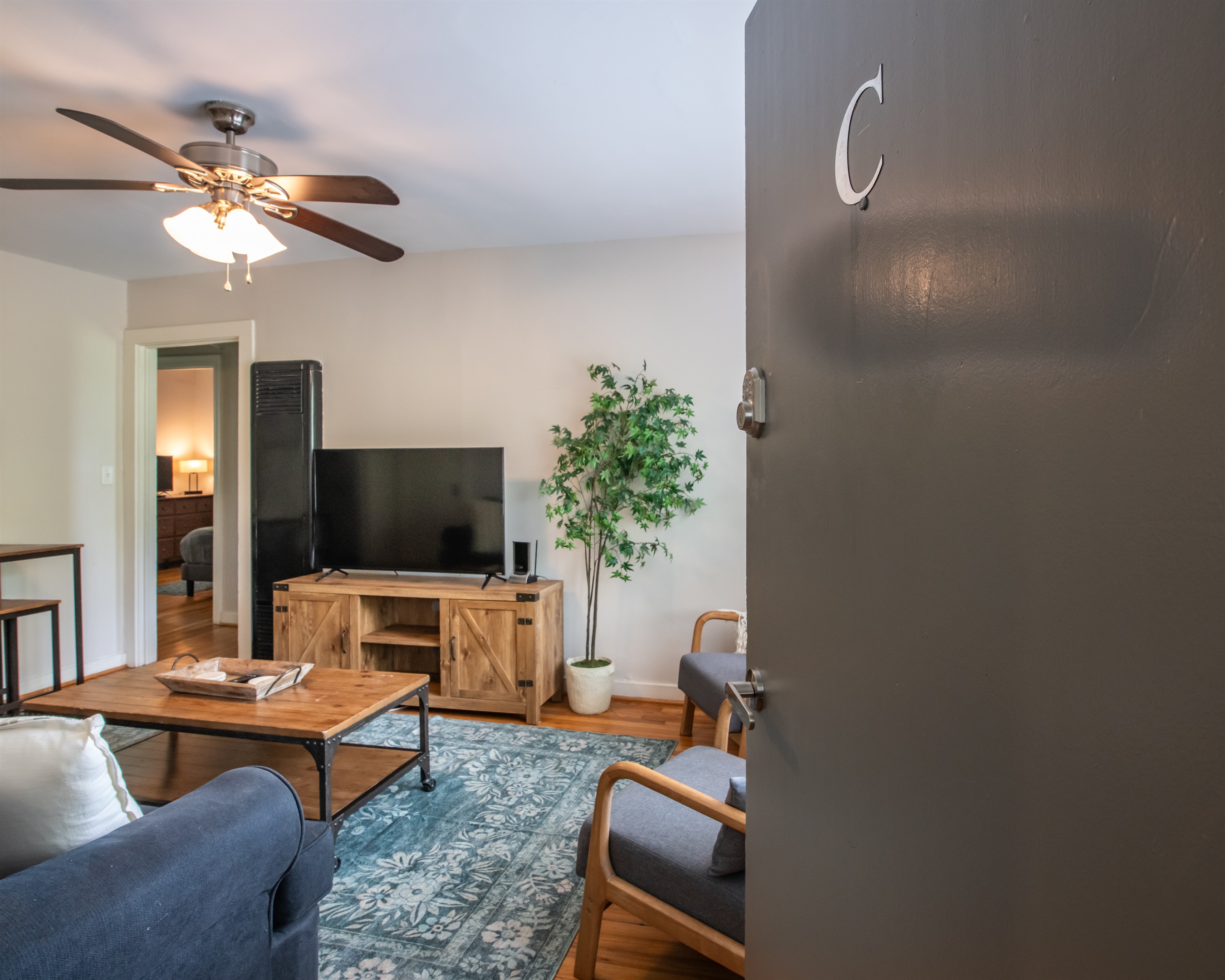 A second look at the inviting living area—great for lounging or catching up on your favorite shows.
