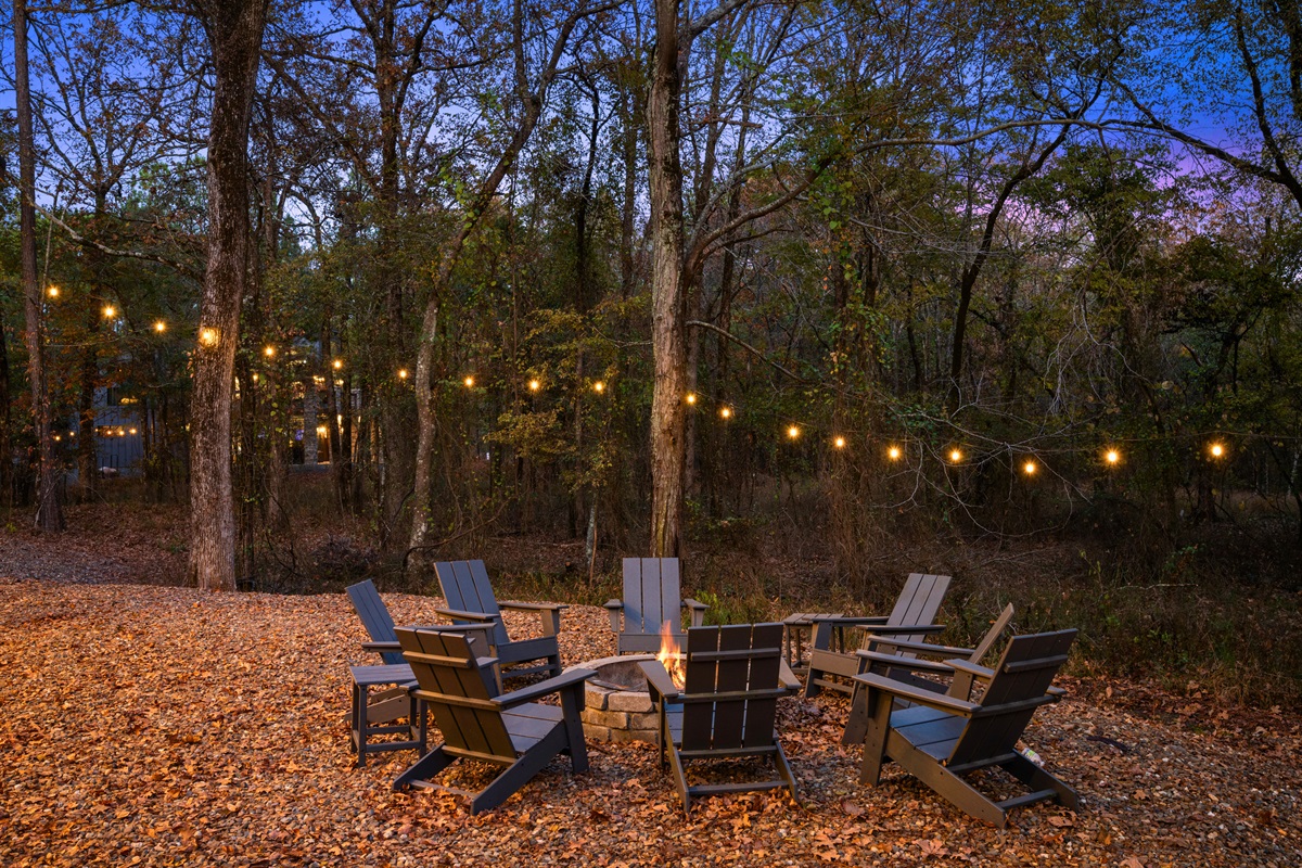 At twilight, the fire pit becomes the perfect hangout spot—cozy chairs, flickering flames, and the forest as your backdrop.