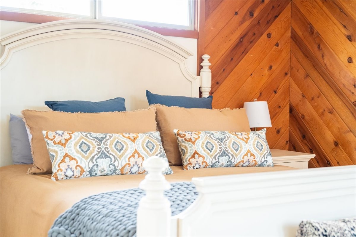 Adjustable King bed (2 twins)