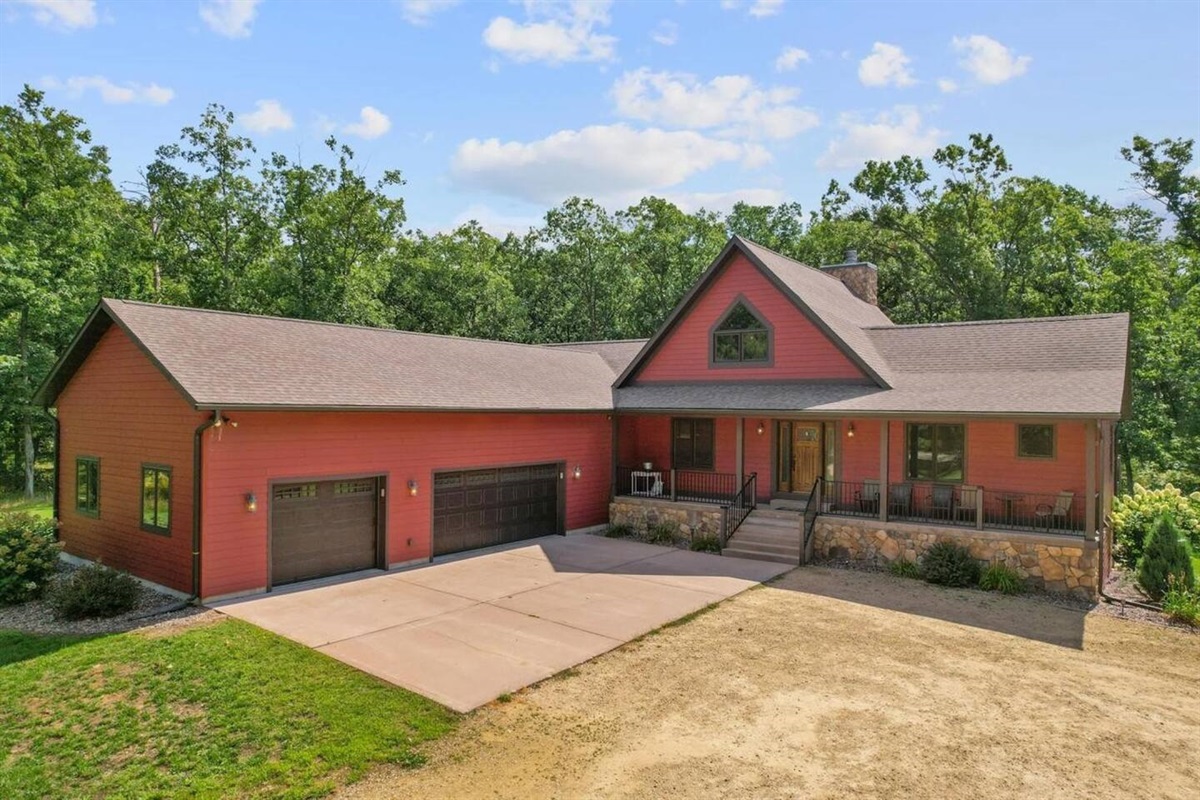 Luxury family retreat near Castle Rock Lake surrounded by peaceful Wisconsin Woods.