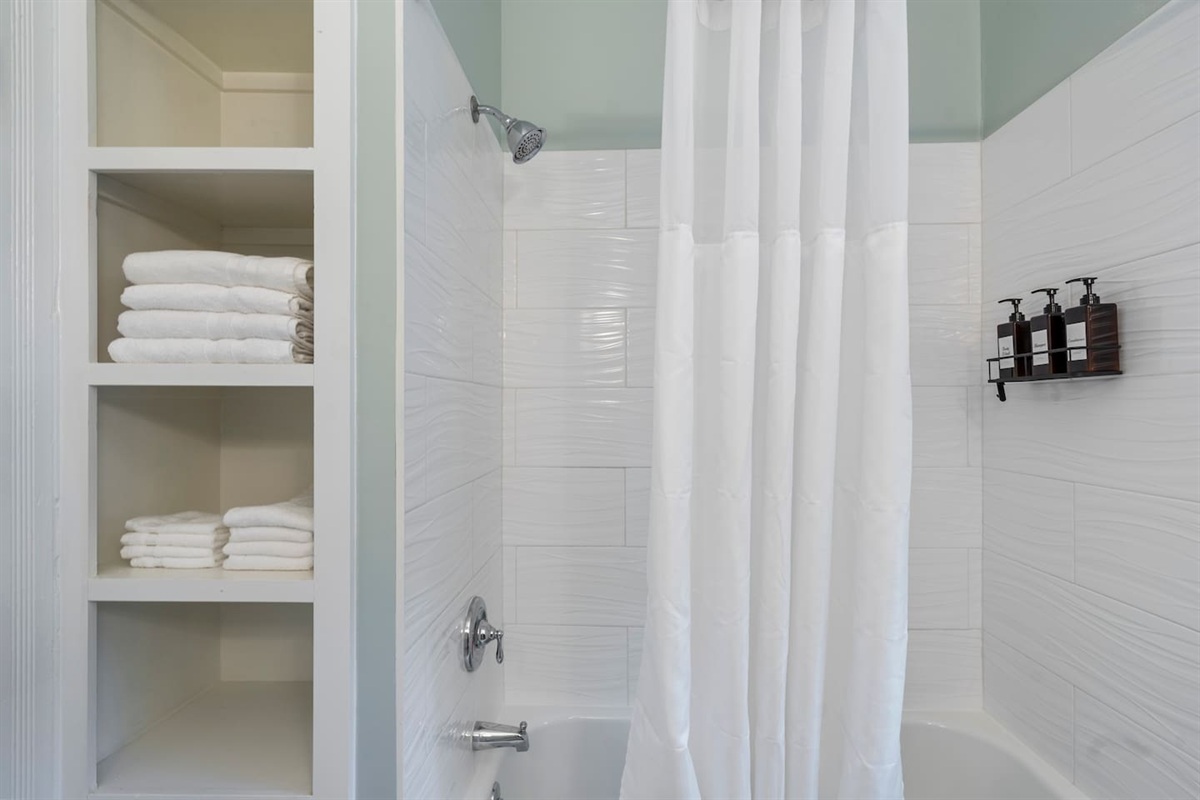 Bath linens provided