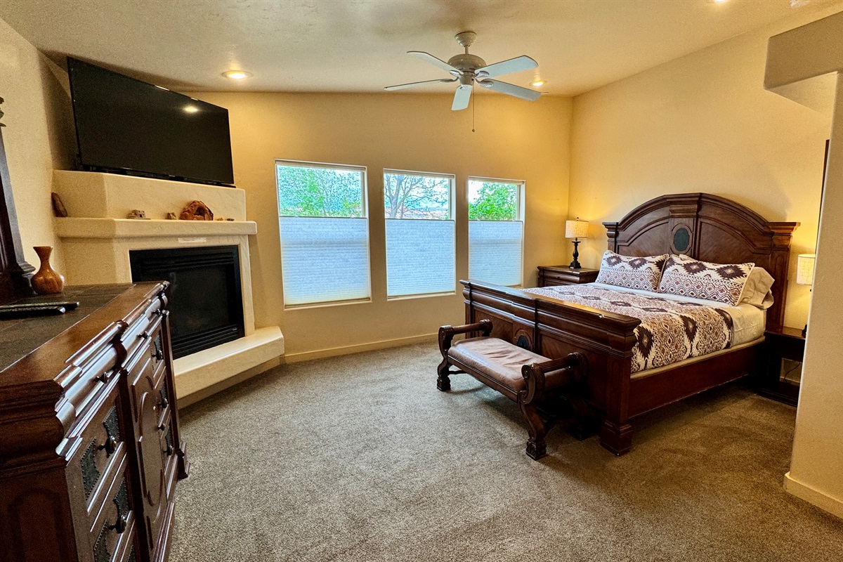 King Suite with TV & Fireplace