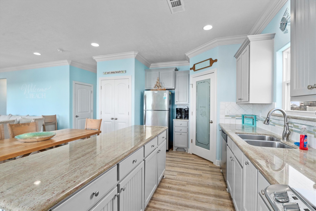 8d1591859a59460a897cffe076d1d3dc Large | Beachhouse | Texas | TX | Vacation Homes | Galveston | Crystal Beach | Kokomo | Breezy Days | Beachfront Elegance | Sunrise Serenity | Southern Sands Property Management, LLC