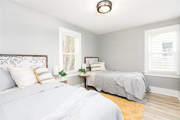 South Bend Serenity: Mid-Century 3BR 5min to ND, photo 17