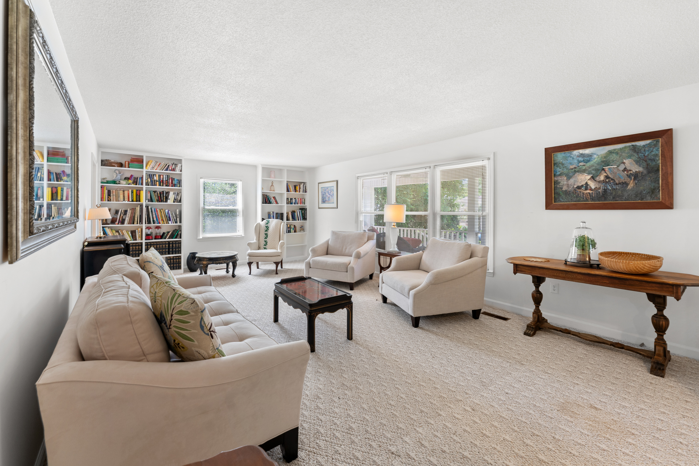 Upstairs Living room area, sit and discuss your daily adventures