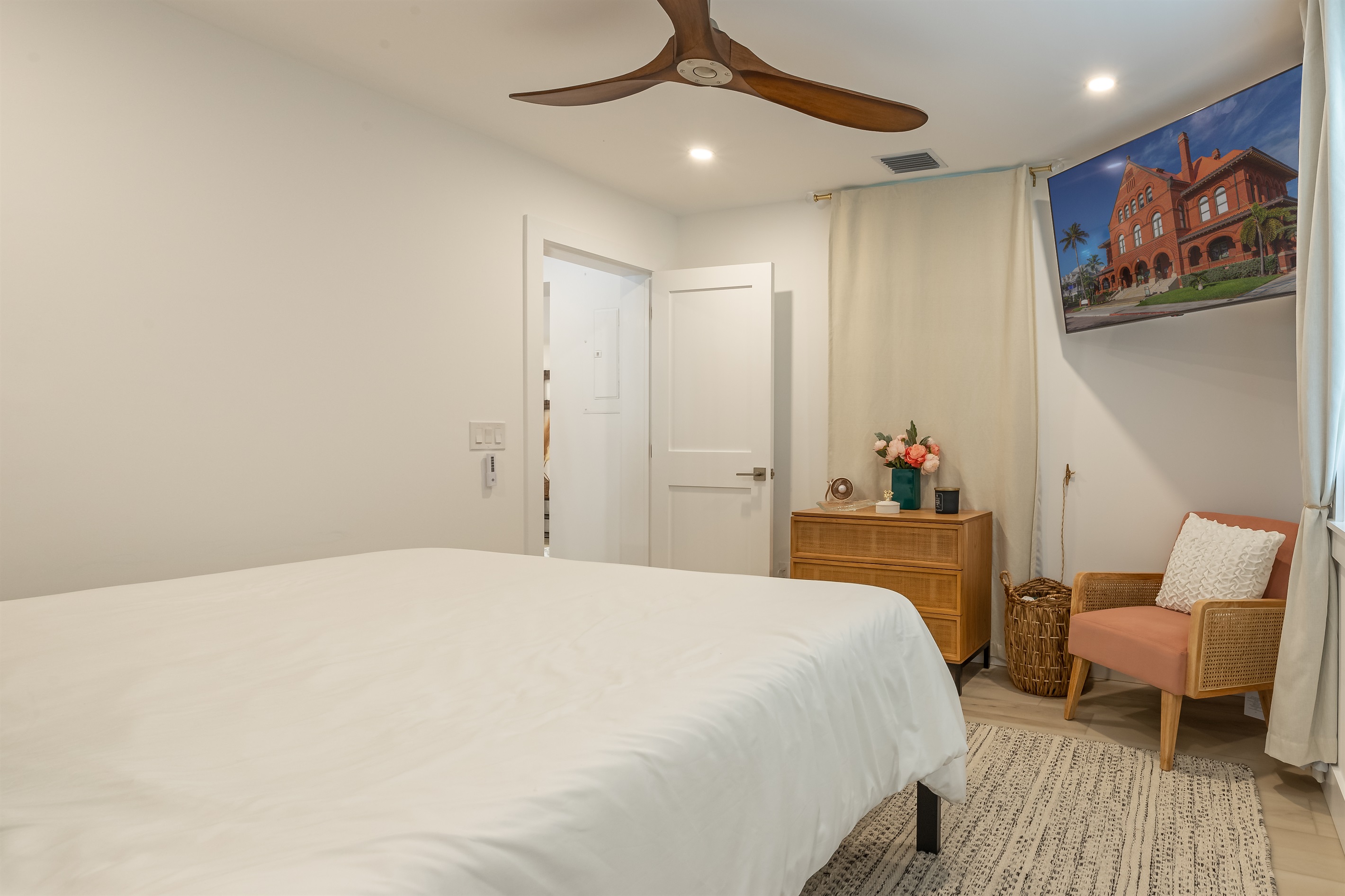 Guest Bedroom: Relax in style with modern decor, a sleek TV, and tranquil vibes in Key West!