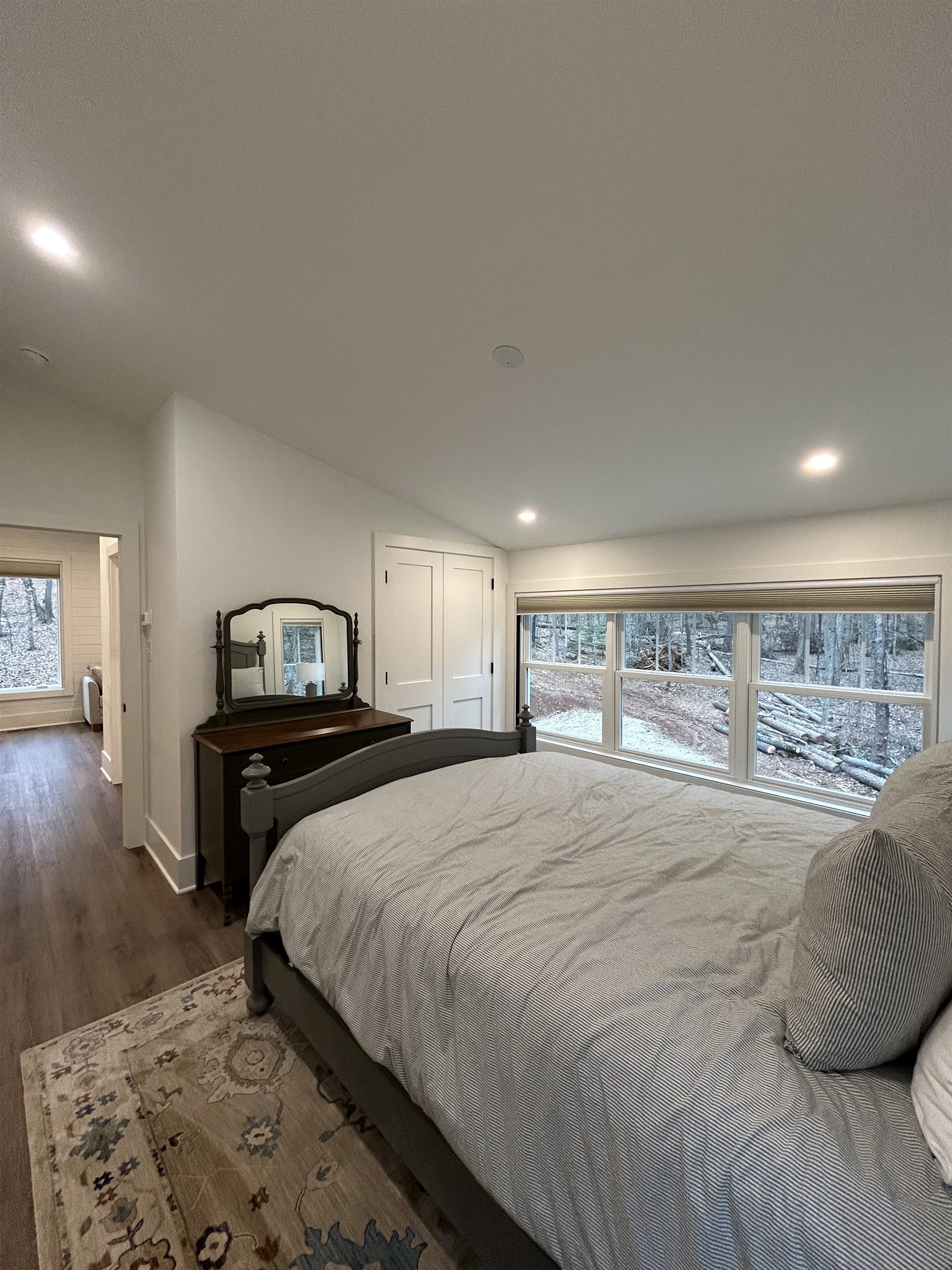 Upstairs bedroom - queen bed