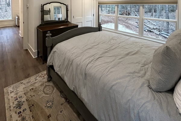Upstairs bedroom - queen bed