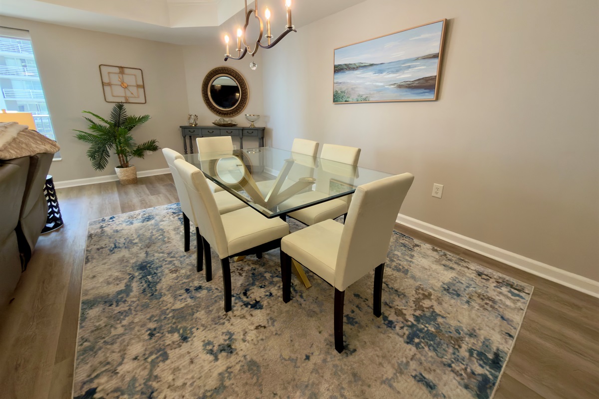 Dining area- seating for 6