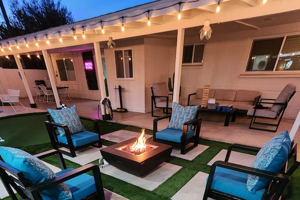 The fire pit lounge is a favorite evening spot for guests because it’s ideal for roasting marshmallows, sharing stories and creating memorable moments together. Roasting sticks provided for your stay.