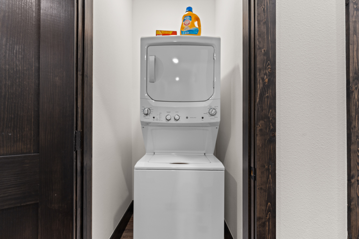 Lone Star Lodge has an in-unit stacked washer and dryer, detergent included, so you can freshen up between Ozark adventures.