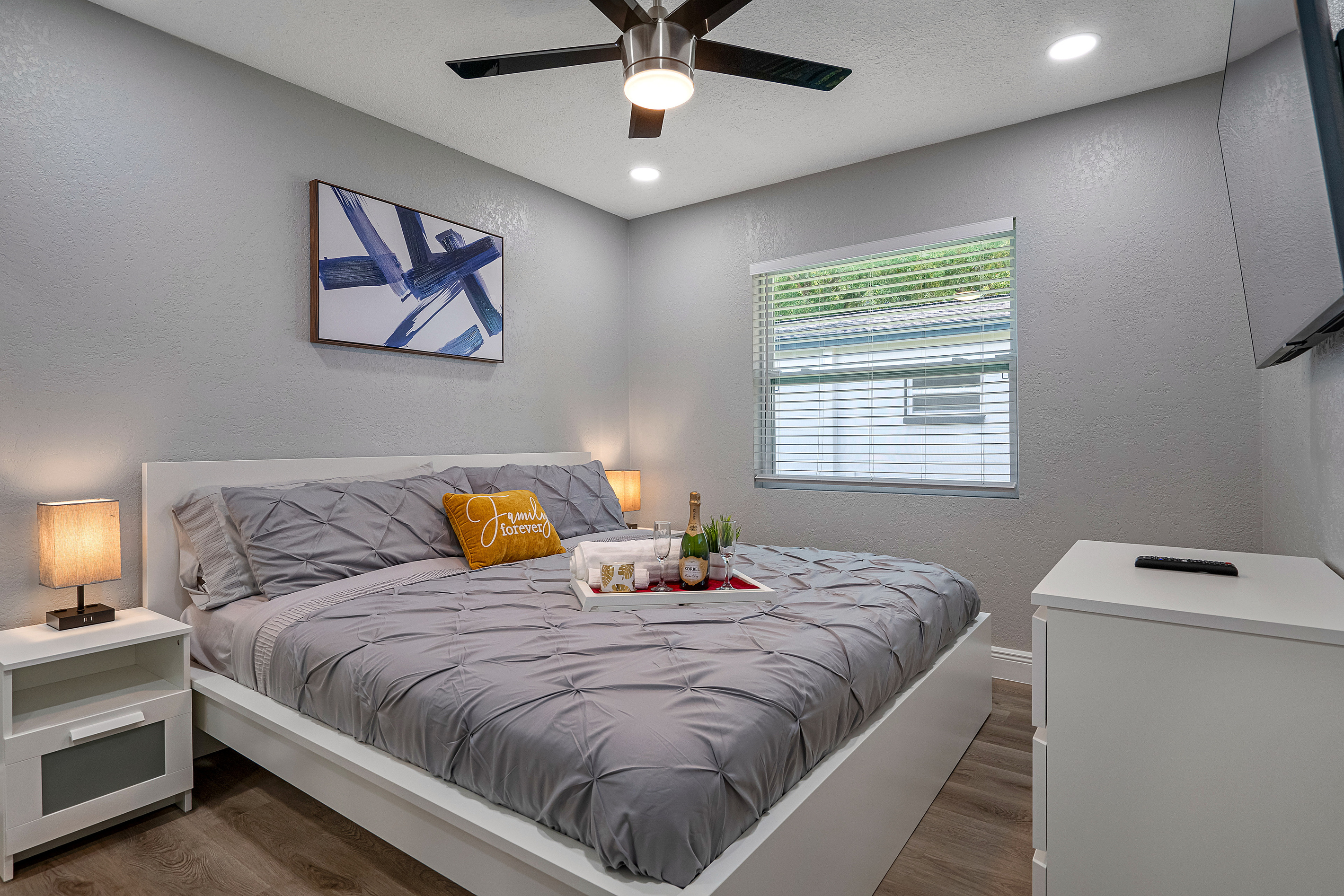 2BR Apt, 5 Min to Busch Gardens | Unit B, Sleeps 6, Remodeled, Tampa 4
