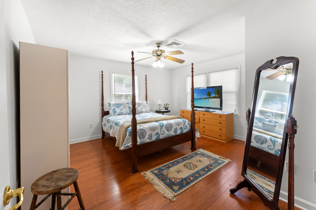2nd Bedroom upstairs with Queen bed and large TV